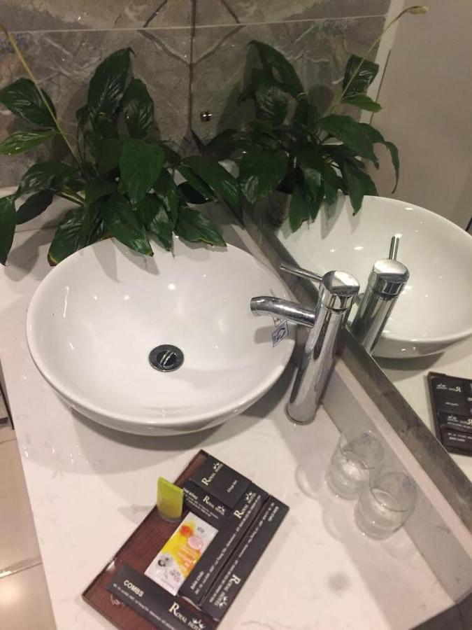 Hotel Royal Van Lung Dış mekan fotoğraf